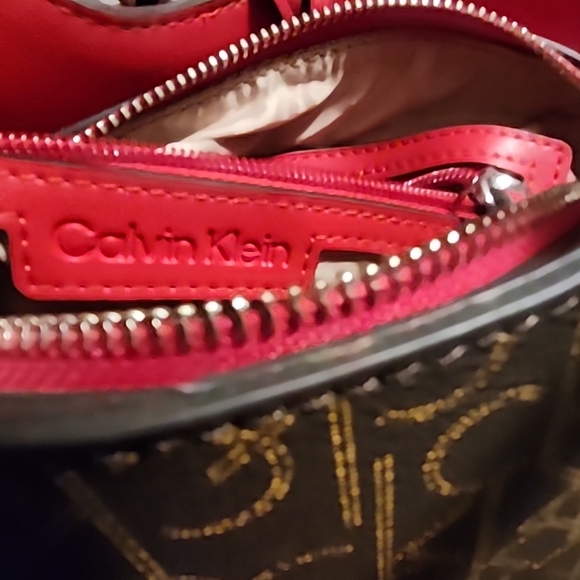 Calvin Klein NWOT shoulder monogram red/brown bag with logo charm,inside pockets - Picture 4 of 16